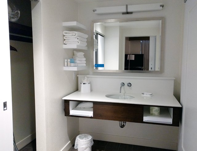 Hampton Inn Bathroom Review