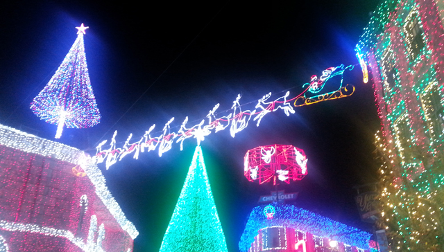 Streets of America Christmas Lights