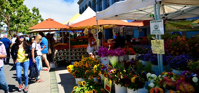 Foodies on the Road: Don't Miss These 10 Farmers Markets Across the U.S. hero image