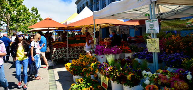 Foodies on the Road: Don't Miss These 10 Farmers Markets Across the U.S. hero image