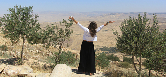 A Travel Blogger’s 5 Must Dos in Amman, Jordan hero image